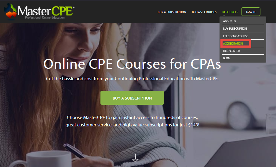 A person looking at a computer

Description automatically generated